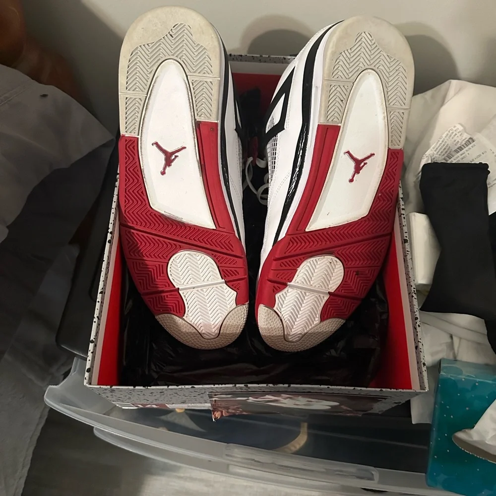 Air Jordan 4 Retro White, black and Red Sneakers - Picture 8 of 8